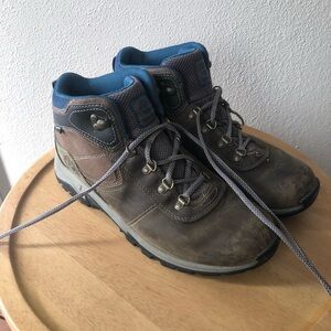 US Women 9 Timberland Hiking Boots
